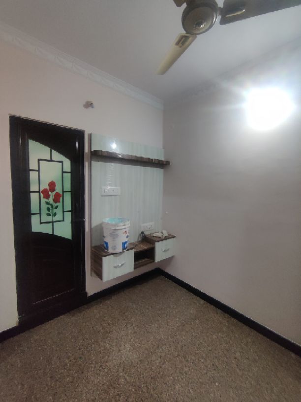 1BHK · Semi Furnished · Apartment