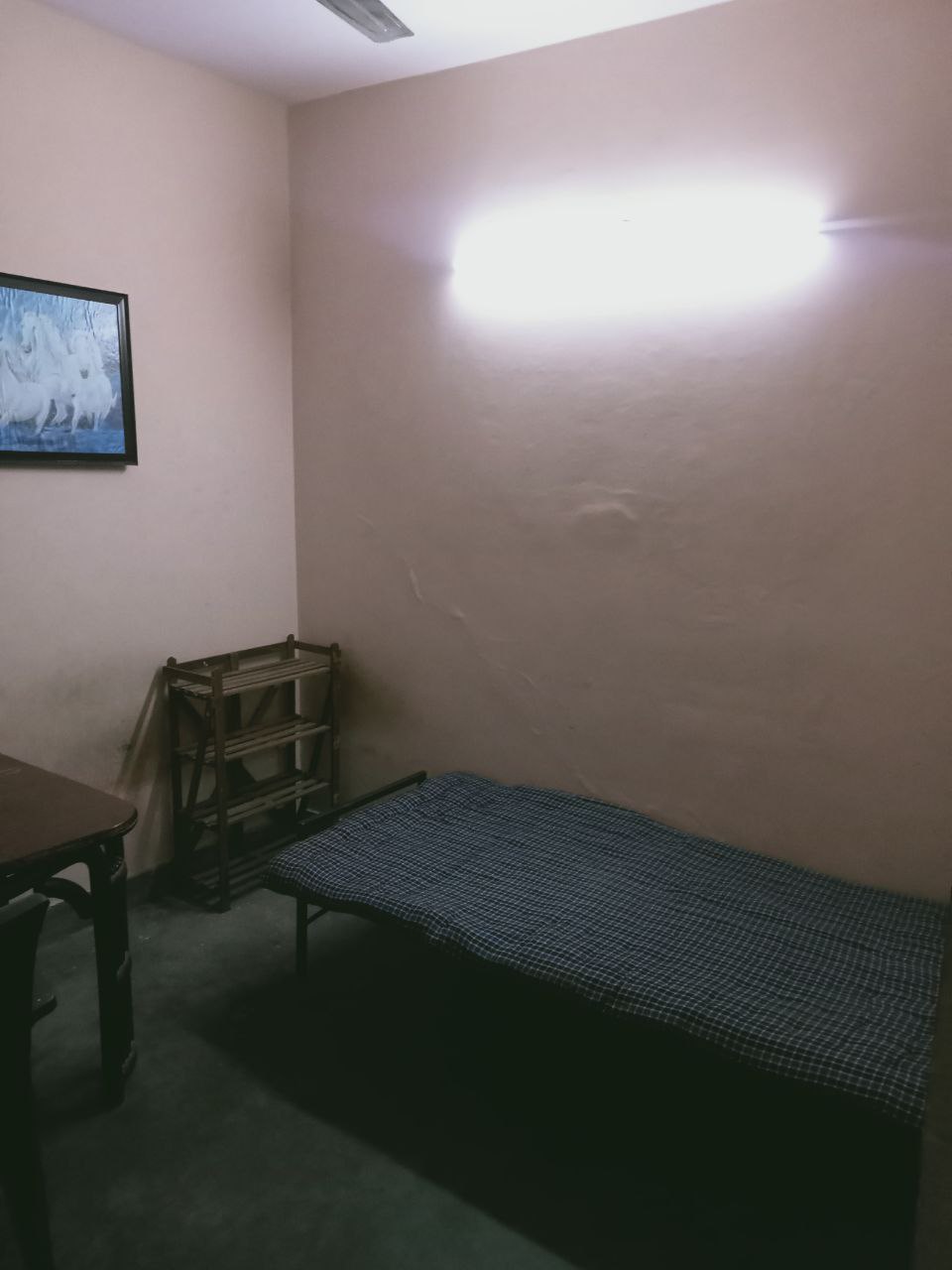 Single Room · Semi Furnished · Apartment