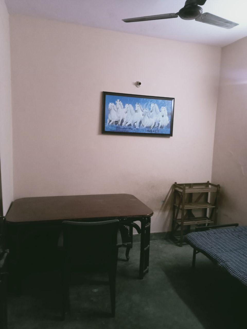 Single Room · Semi Furnished · Apartment