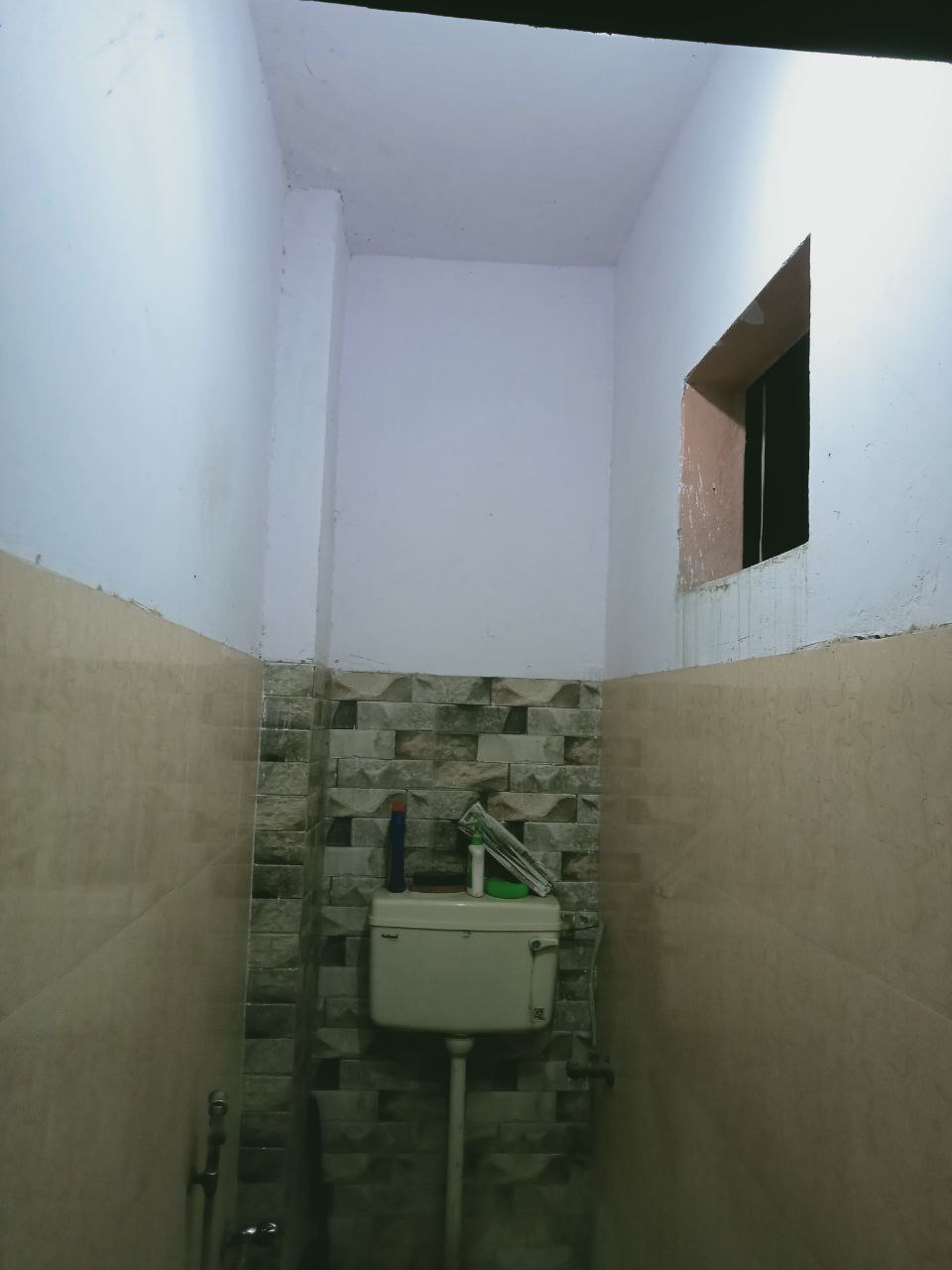 Single Room · Semi Furnished · Apartment