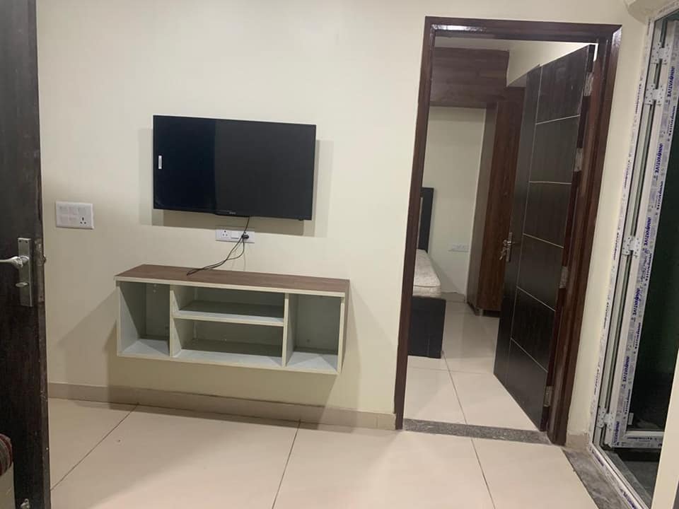 1BHK · Semi Furnished · Apartment