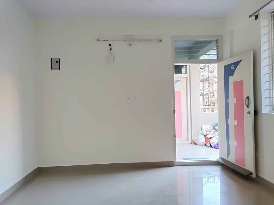 1BHK · Semi Furnished · Apartment