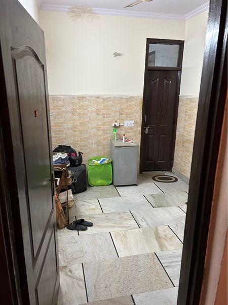 Single Room · Semi Furnished · Apartment