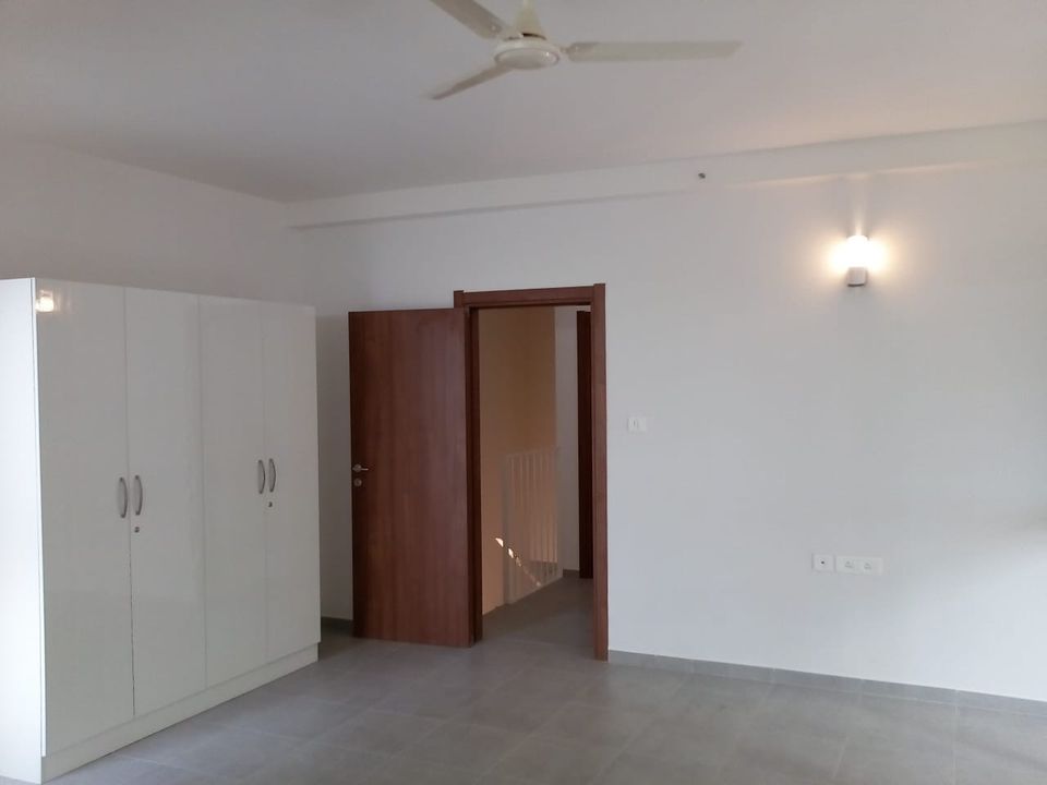 3BHK · Semi Furnished · Apartment