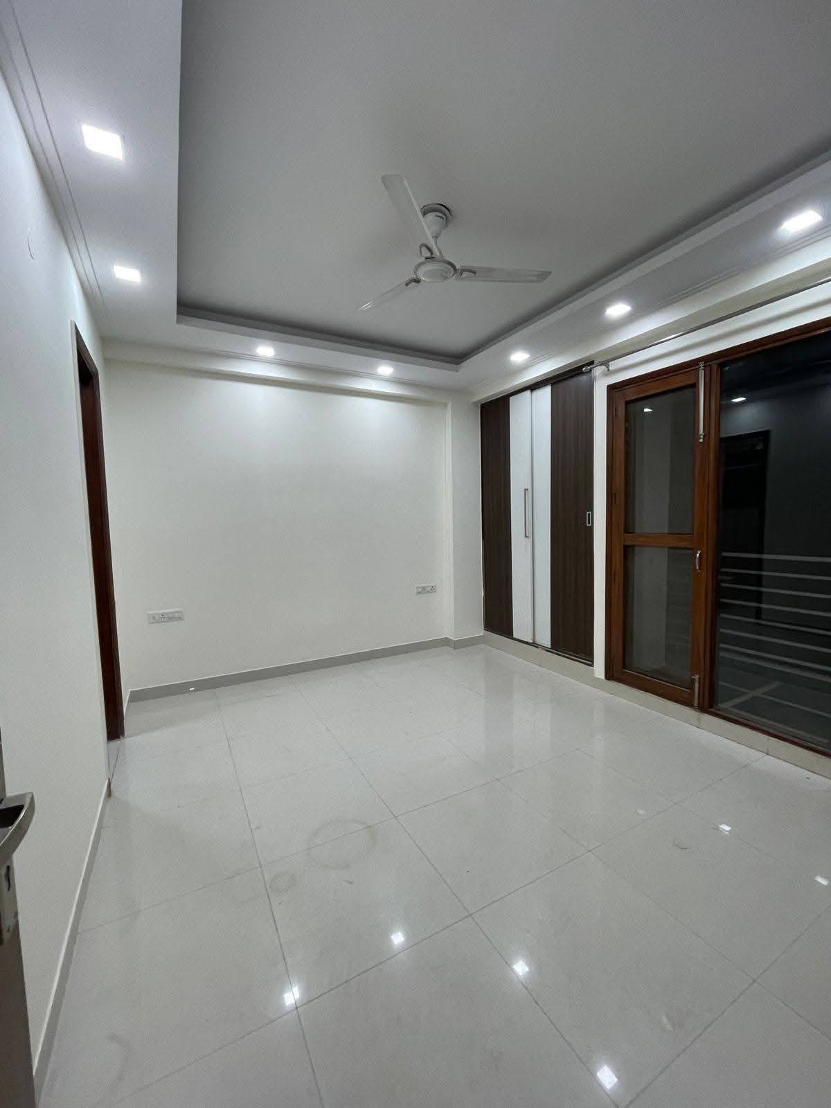 3BHK · Semi Furnished · Apartment