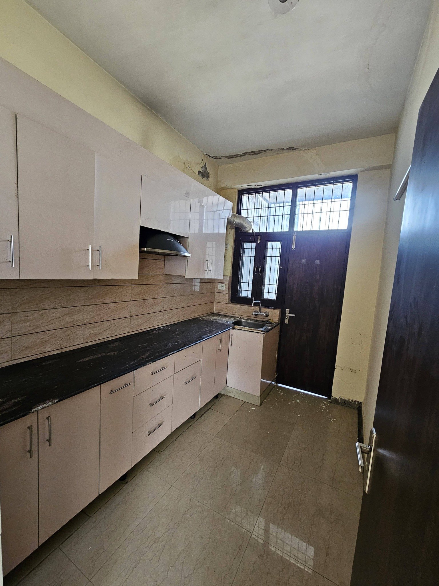 3BHK · Semi Furnished · Apartment