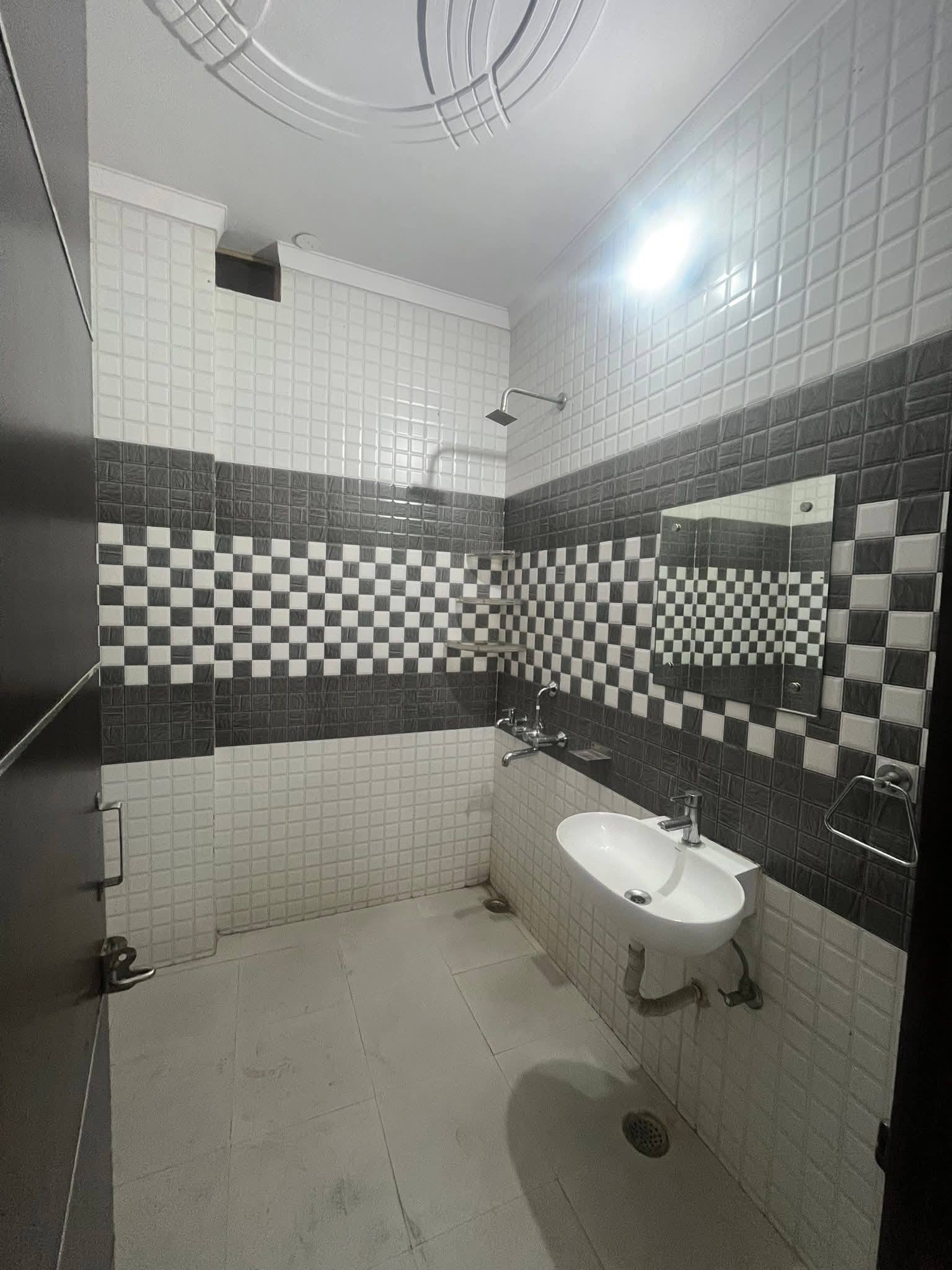 2BHK · Semi Furnished · Apartment