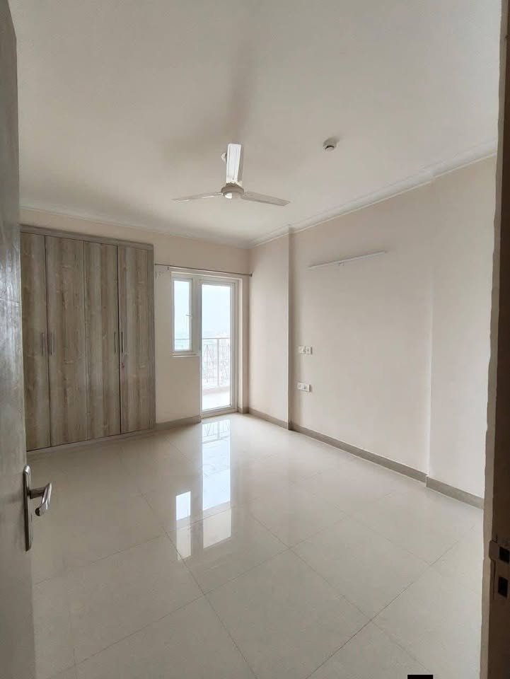 3BHK · Semi Furnished · Apartment