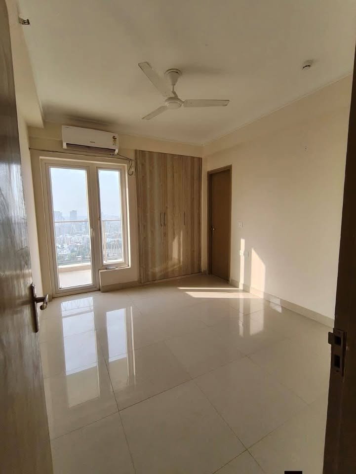 3BHK · Semi Furnished · Apartment