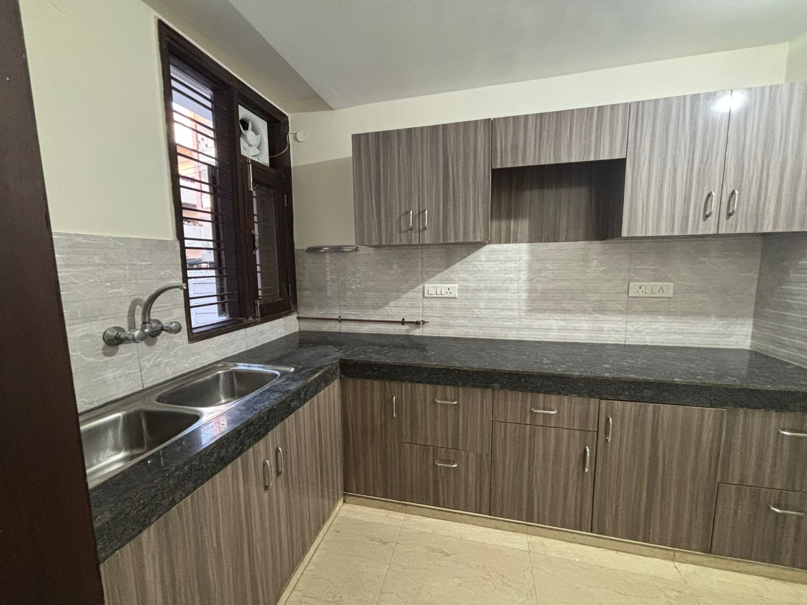 2BHK · Semi Furnished · Apartment