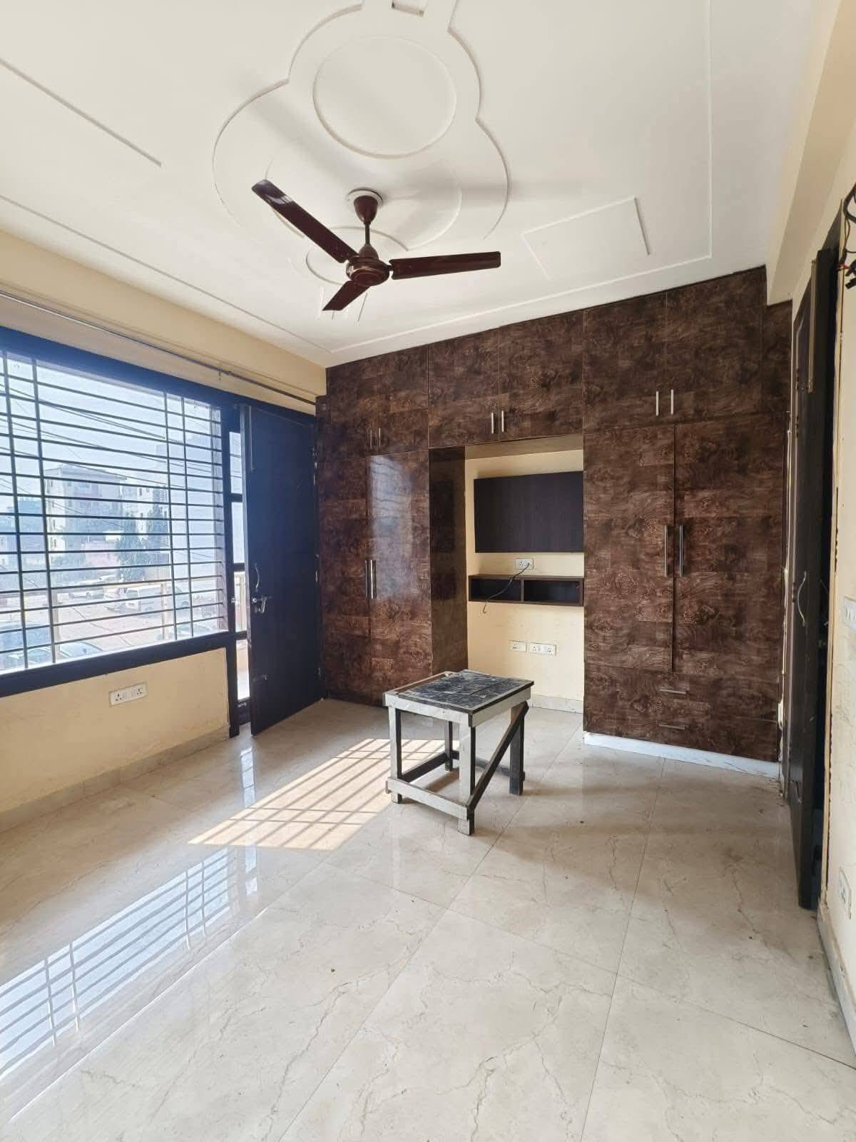 3BHK · Semi Furnished · Apartment