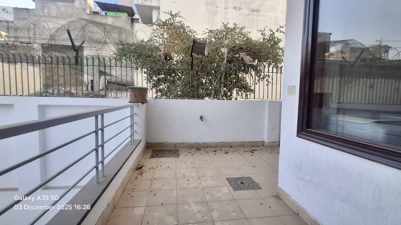 3BHK · Semi Furnished · Apartment