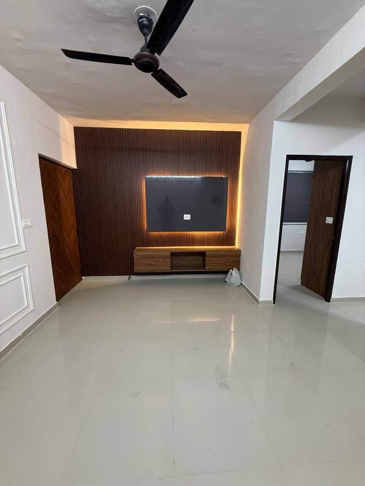 3BHK · Semi Furnished · Apartment