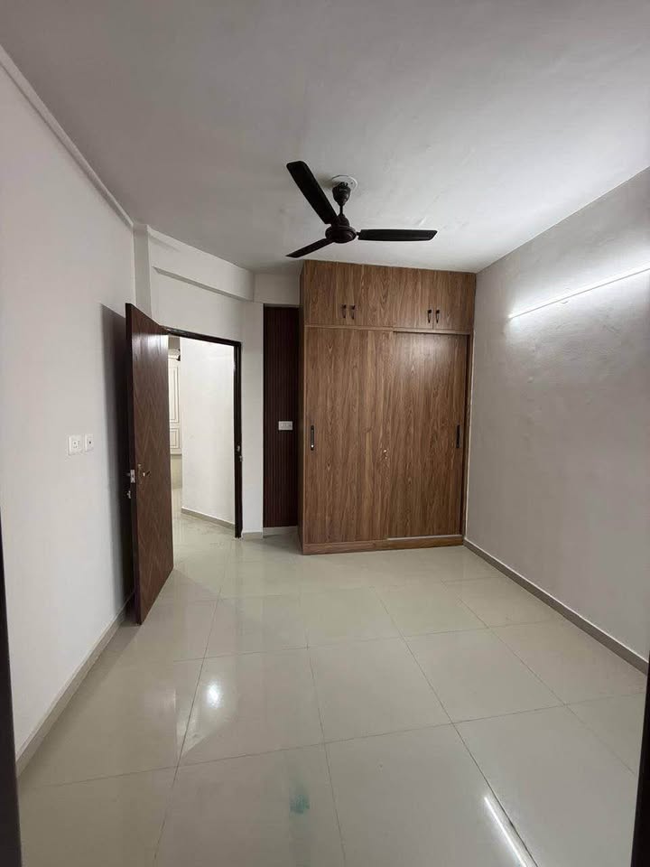 3BHK · Semi Furnished · Apartment