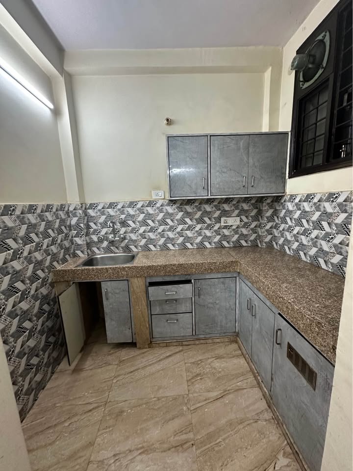 1BHK · Semi Furnished · Apartment
