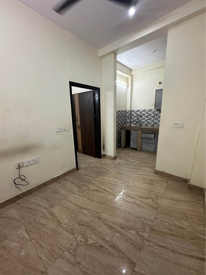 1BHK · Semi Furnished · Apartment