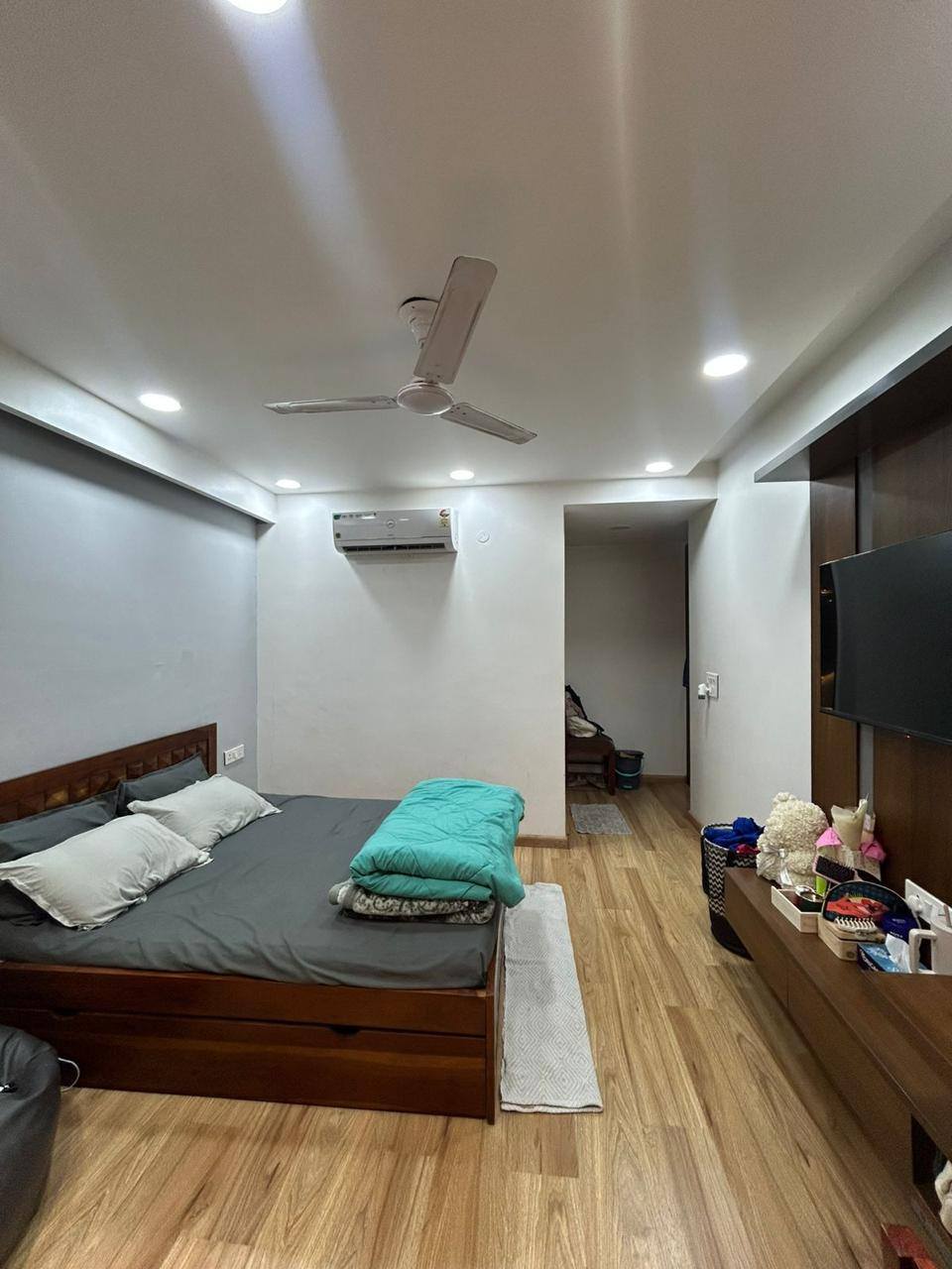3BHK · Semi Furnished · Apartment