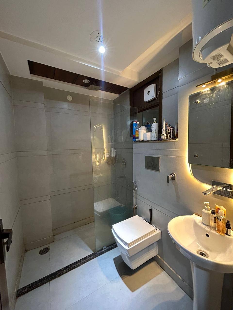 3BHK · Semi Furnished · Apartment