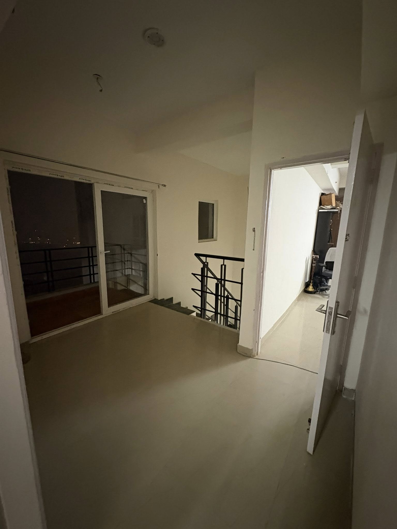 4BHK · Semi Furnished · Apartment