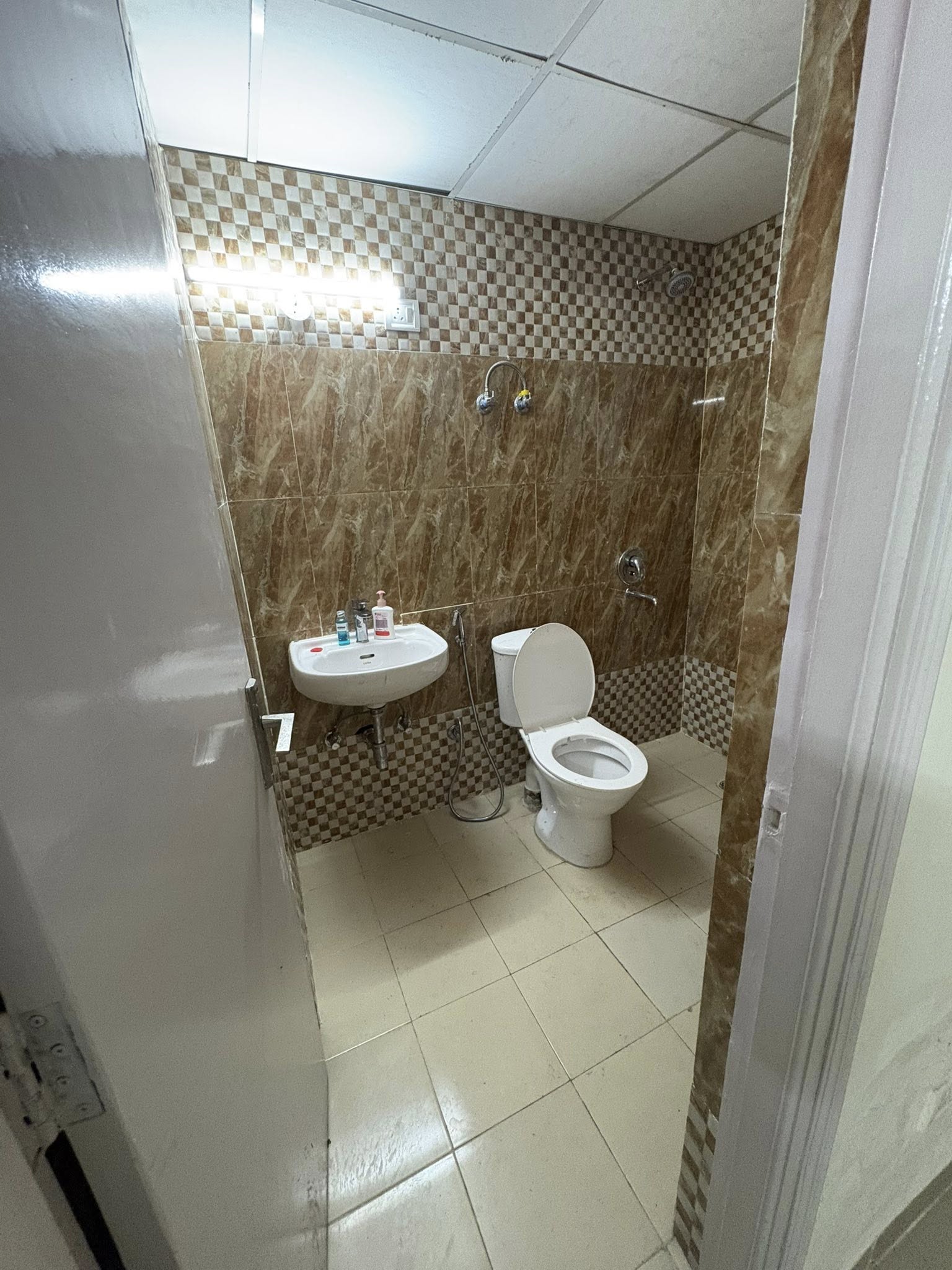 4BHK · Semi Furnished · Apartment
