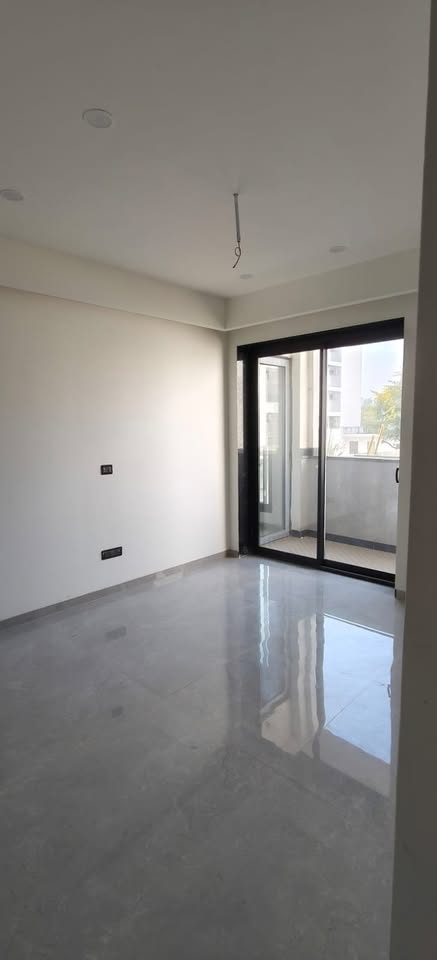 4BHK · Semi Furnished · Apartment