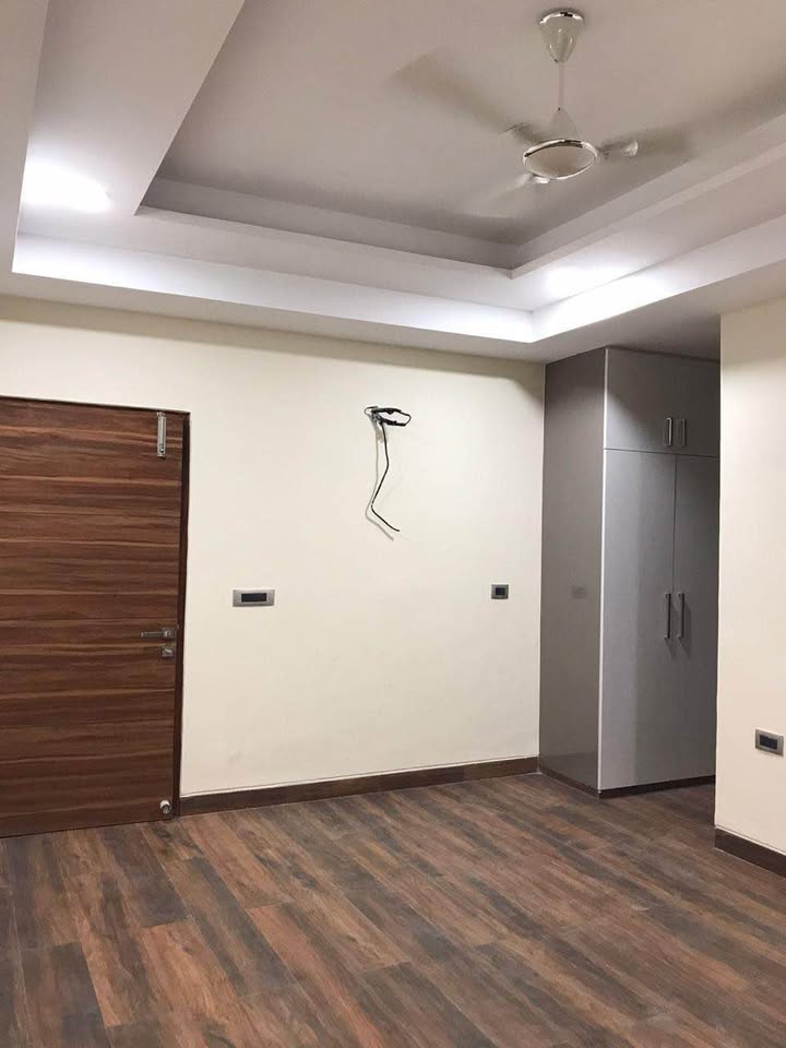 3BHK · Semi Furnished · Apartment