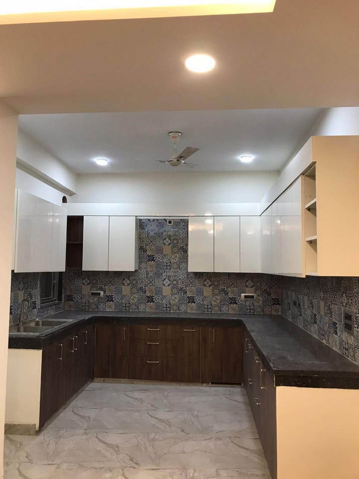 3BHK · Semi Furnished · Apartment