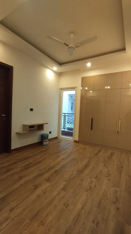 3BHK · Semi Furnished · Apartment