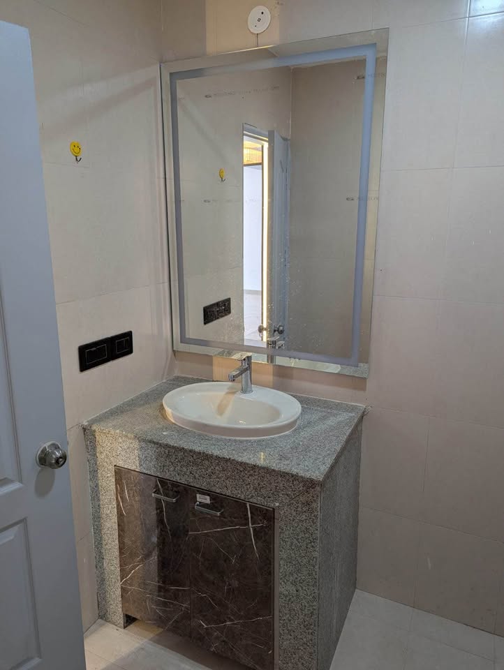 2BHK · Semi Furnished · Apartment