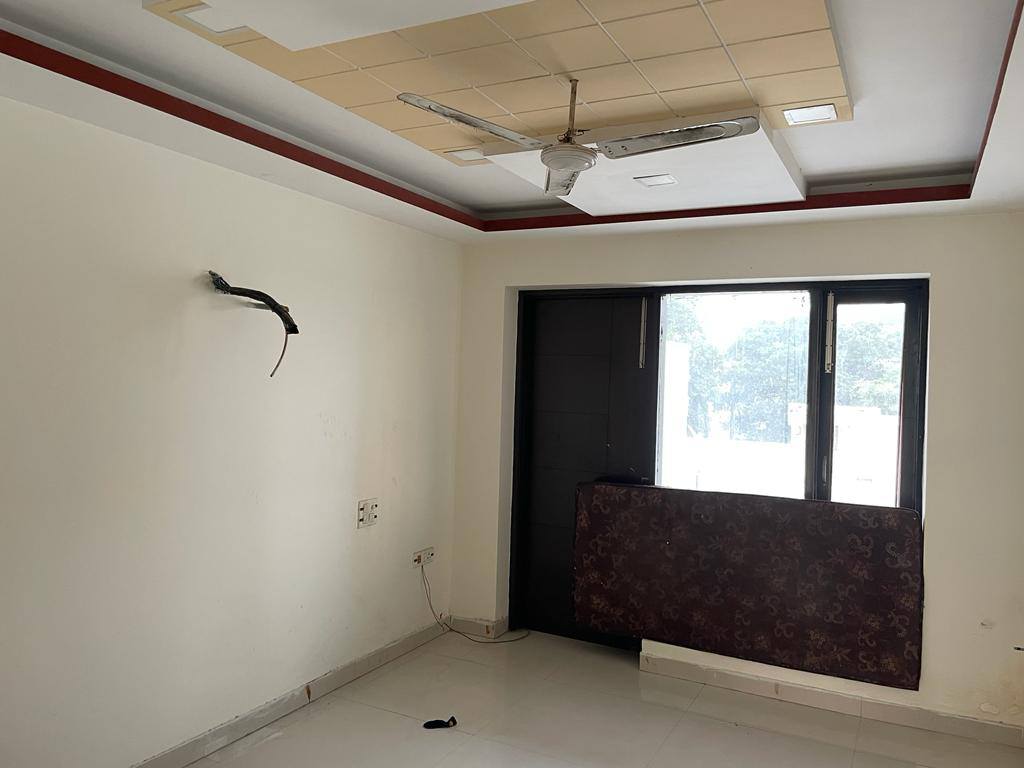 3BHK · Semi Furnished · Apartment