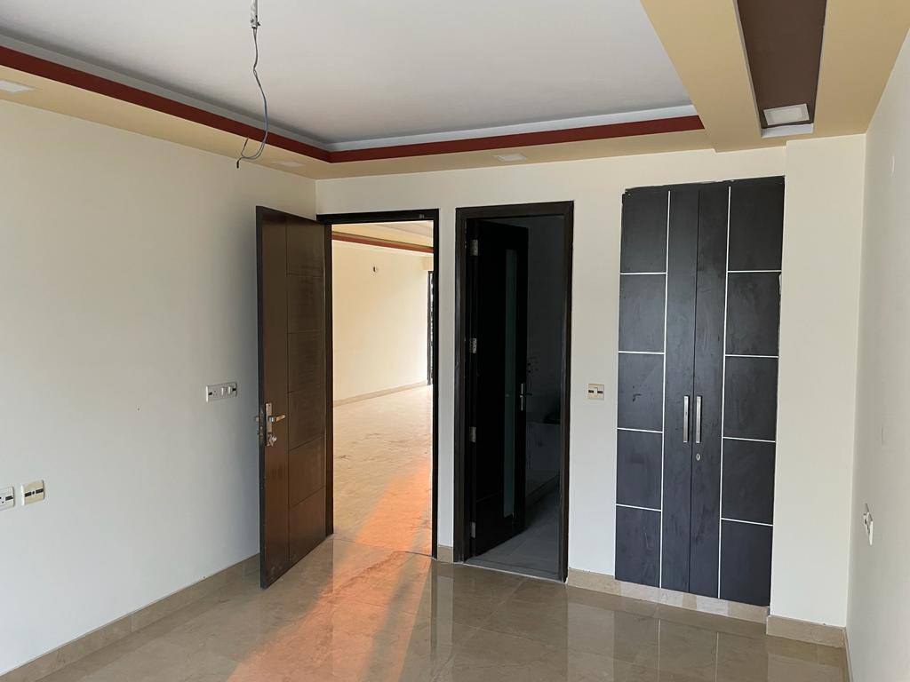 3BHK · Semi Furnished · Apartment