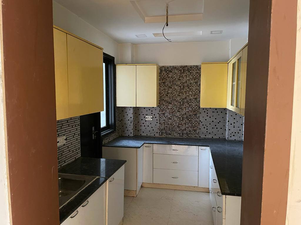 3BHK · Semi Furnished · Apartment