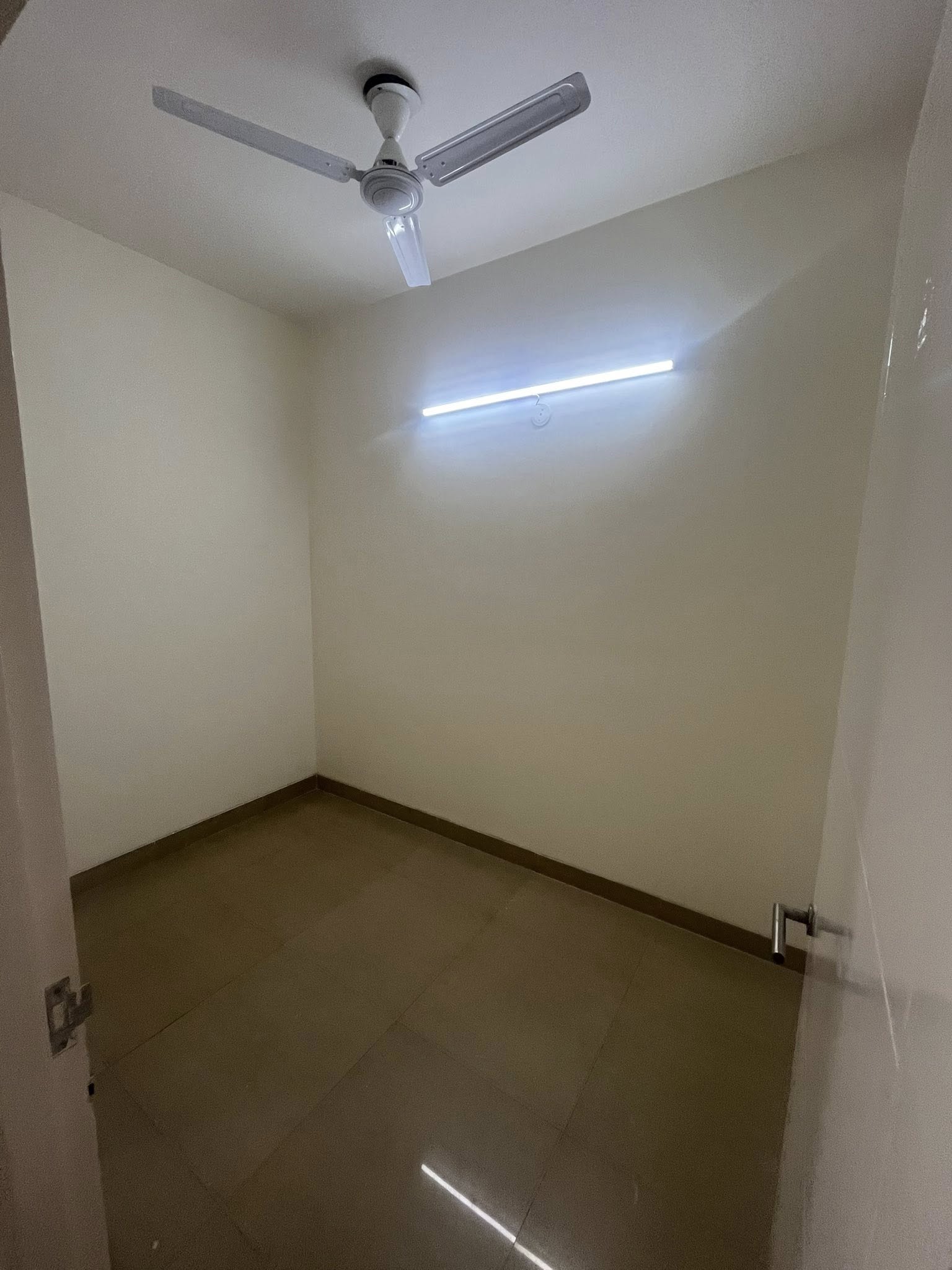 3BHK · Semi Furnished · Apartment