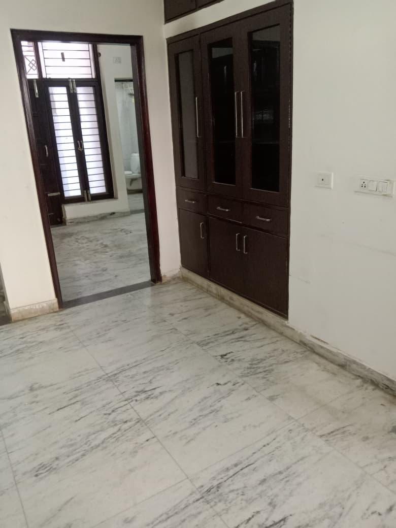 1BHK · Semi Furnished · Builder Floor