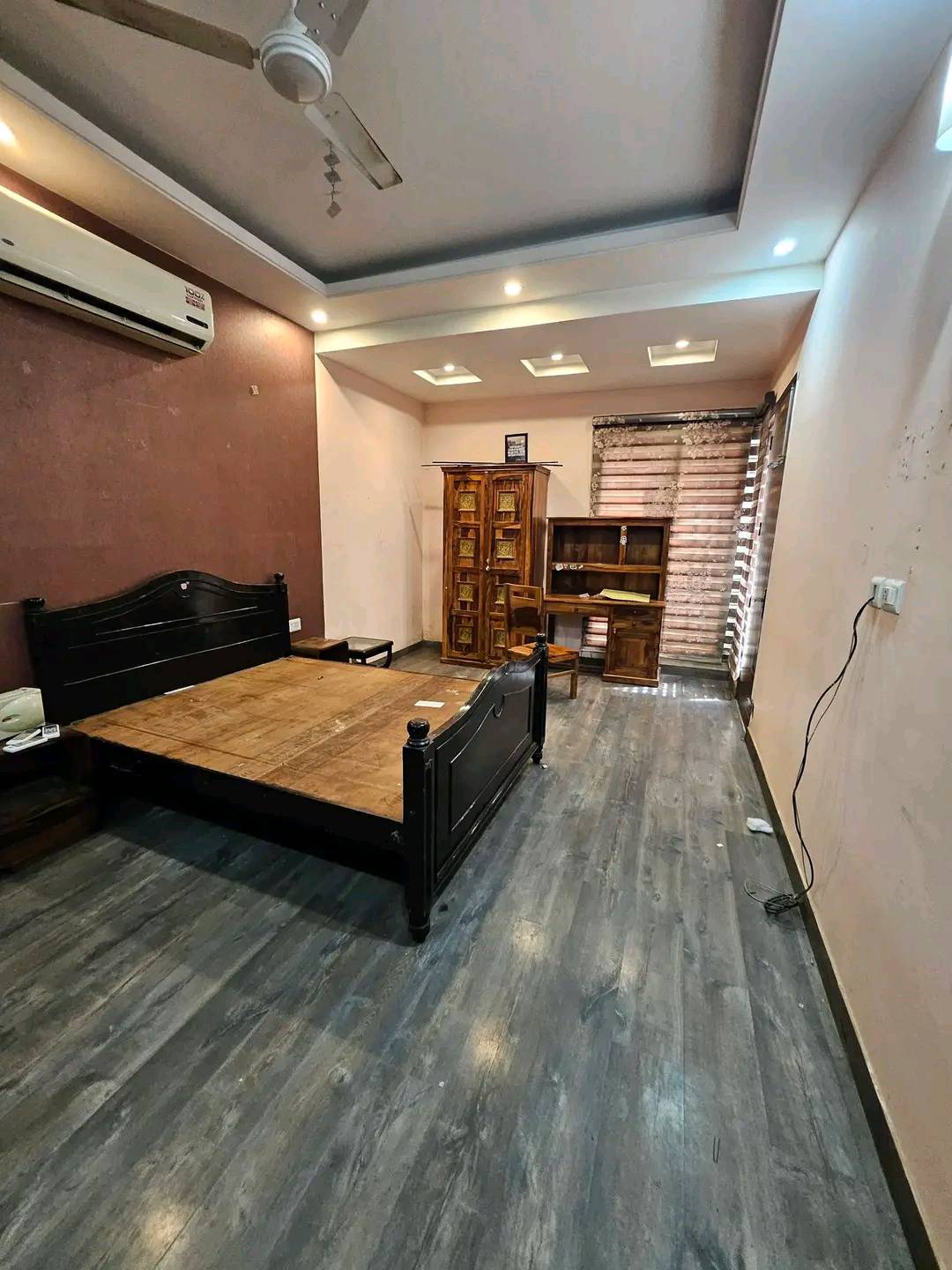 4BHK · Semi Furnished · Apartment