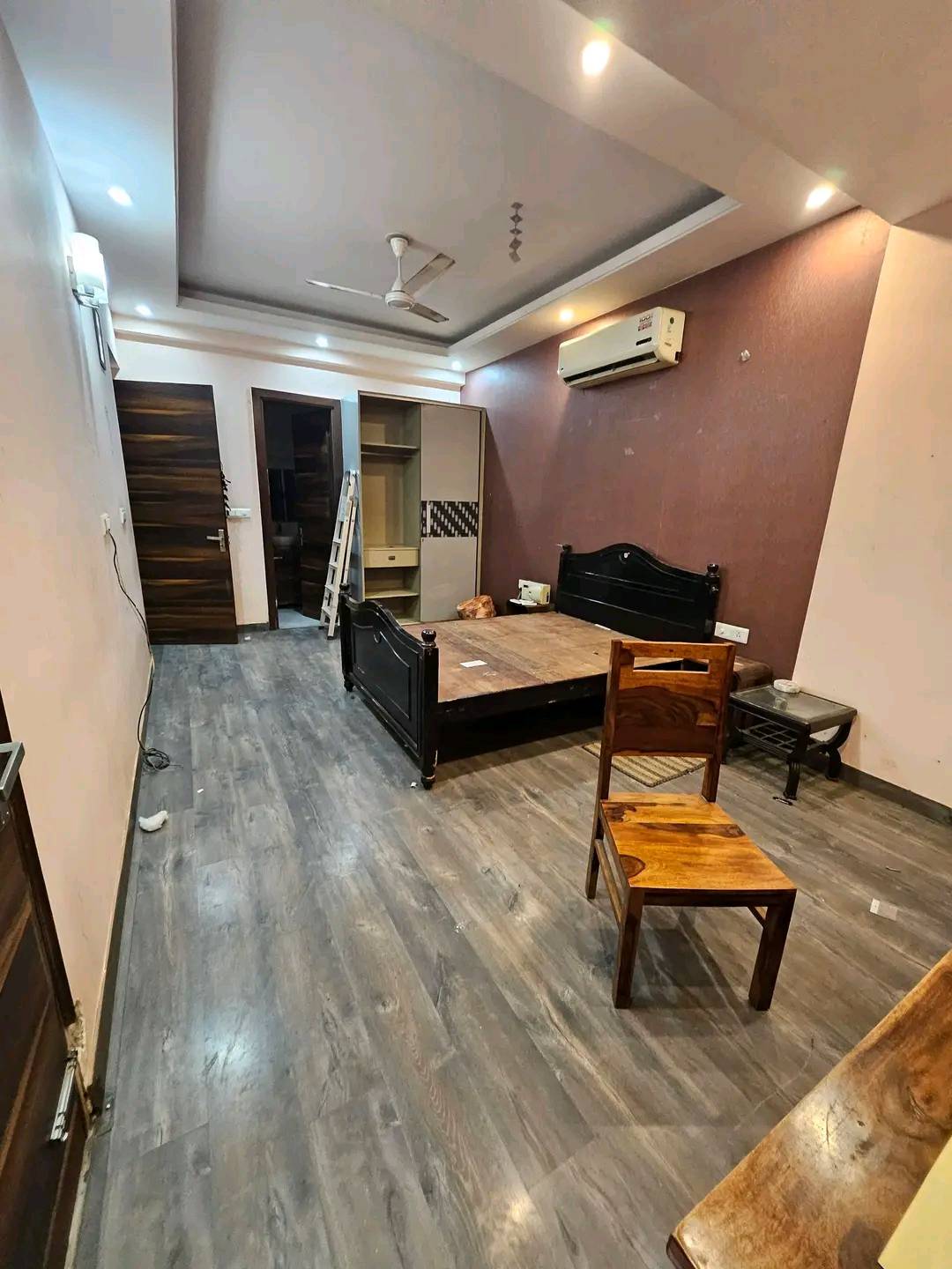 4BHK · Semi Furnished · Apartment