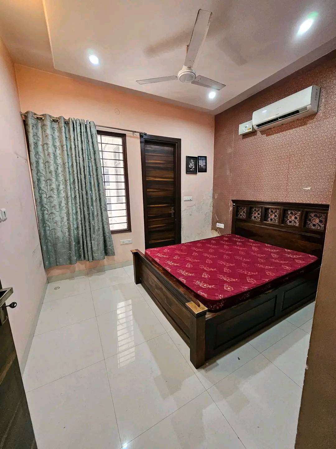 4BHK · Semi Furnished · Apartment